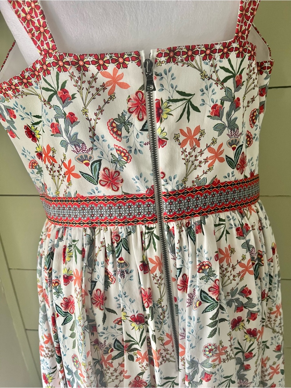 Alice + Olivia White Midi Dress with Pink Floral Print - Picture 8 of 11